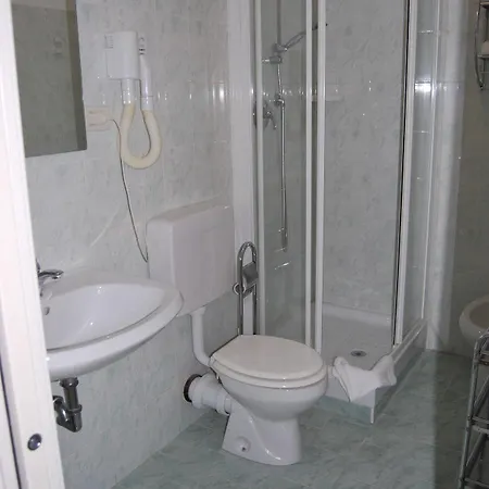 Alabarda فندق 2*