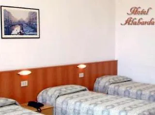 Alabarda فندق ترييستي