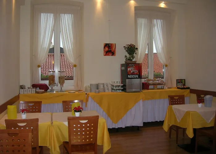 Alabarda فندق 2*